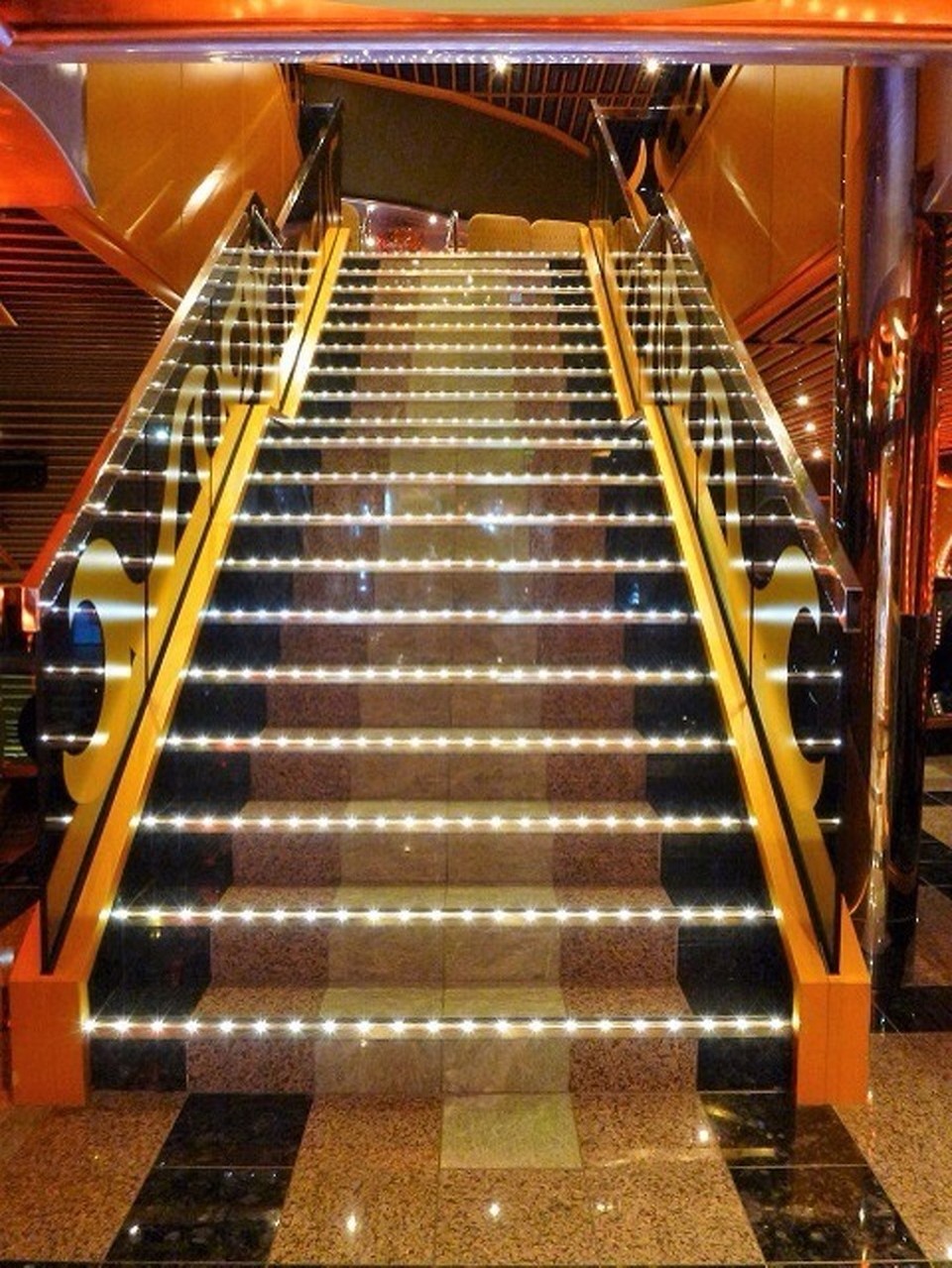  -  - Eine beleuchtete Treppe wie in Hollywood