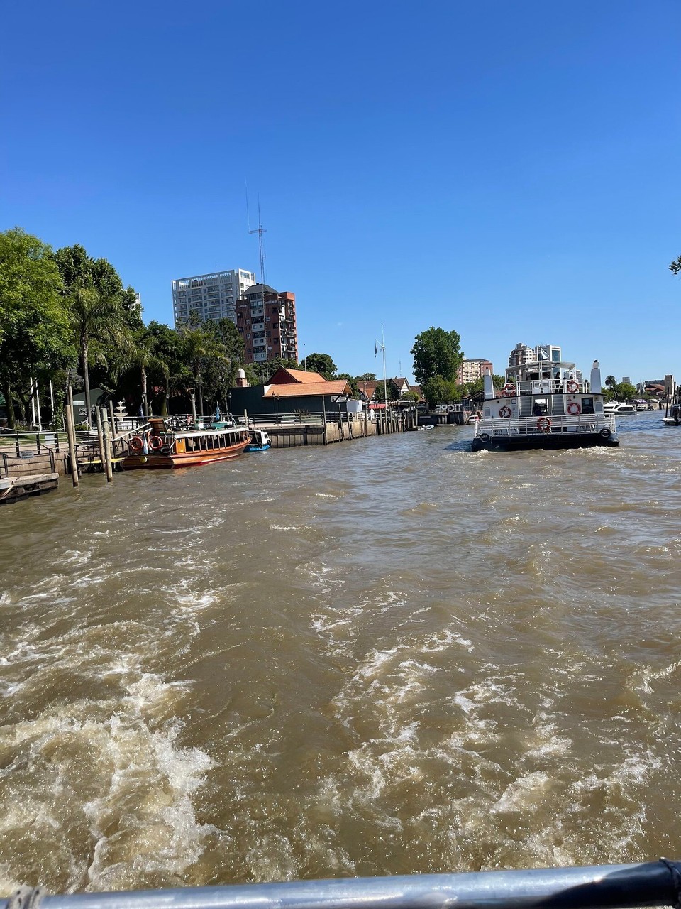 Argentinien - Buenos Aires - Fluss beim Einstieg...