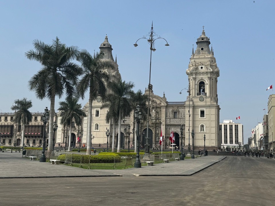 Peru - Lima - Plaza de Armas mit Catedral de Lima