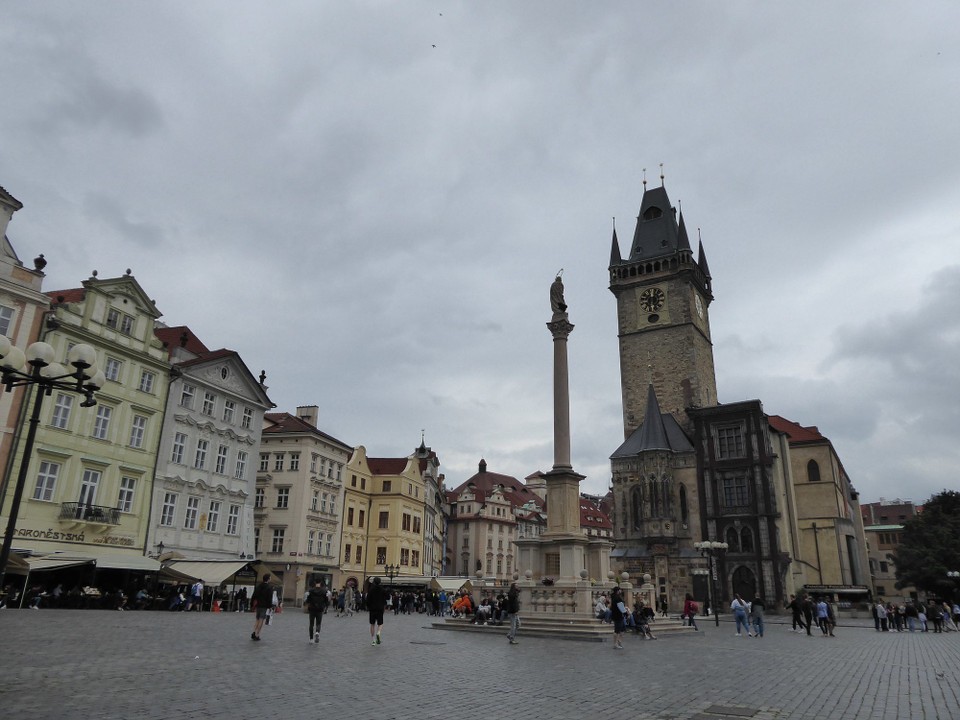 Tschechien - Prag - Ich bleibe nun noch einen Tag in Prag und werde am Samstag mitsamt Rad von Schwester Petra und Schwager Martin per Auto mitgenommen. Zug allein mit Fahrrad und Gepäck wäre sehr mühsam geworden. Ich bin froh, dass die zwei mich holen.