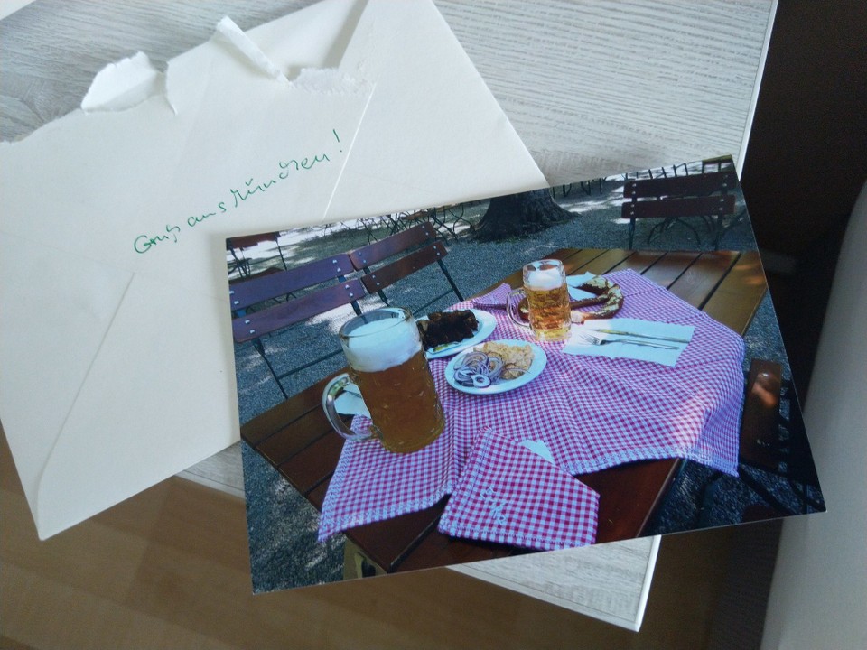 Deutschland - Magdeburg - Wo mich eine riesige Überraschung erwartete. Post aus München. Mit dem dezenten Hinweis, die schönen Biergärten nicht zu vergessen. Aber nein - natürlich komme ich zurück. Aber erst in zwei Wochen!