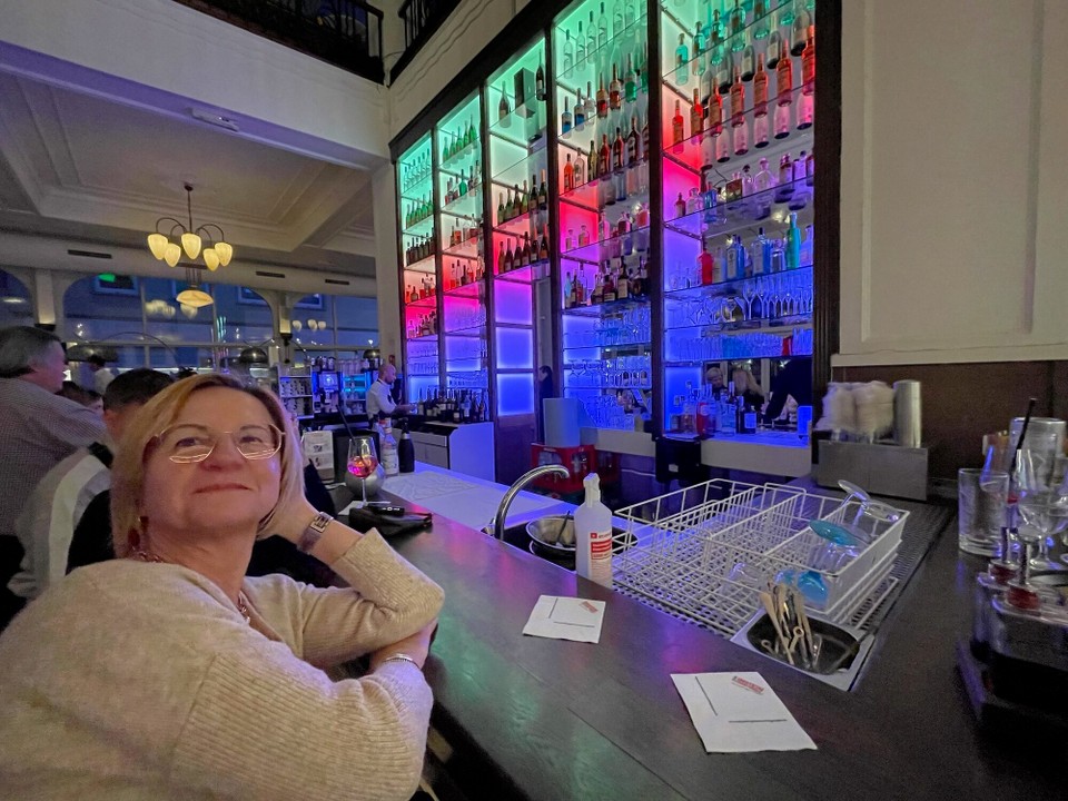 Deutschland - Koblenz - Tolles Ambiente direkt am Tresen!
Da konnten wir dem Barkeeper bei der Arbeit zusehen. 