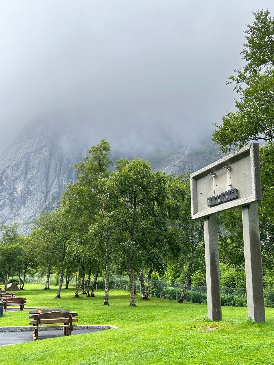 Norwegen - Åndalsnes - Die Trollwand im Nebel