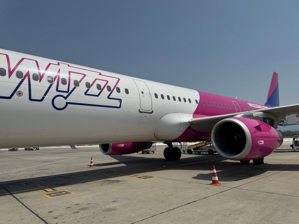 Albanien - Kruje - Abflug, es geht zurück. Wir sitzen mit 30 Minuten Verspätung endlich im Flieger. Mal sehen wie lange noch bis zum Start.