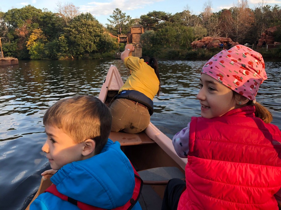Japan - Urayasu-Shi - Auf den Beaver Brothers Explorer Canoes. Jeder musste mitpaddeln.