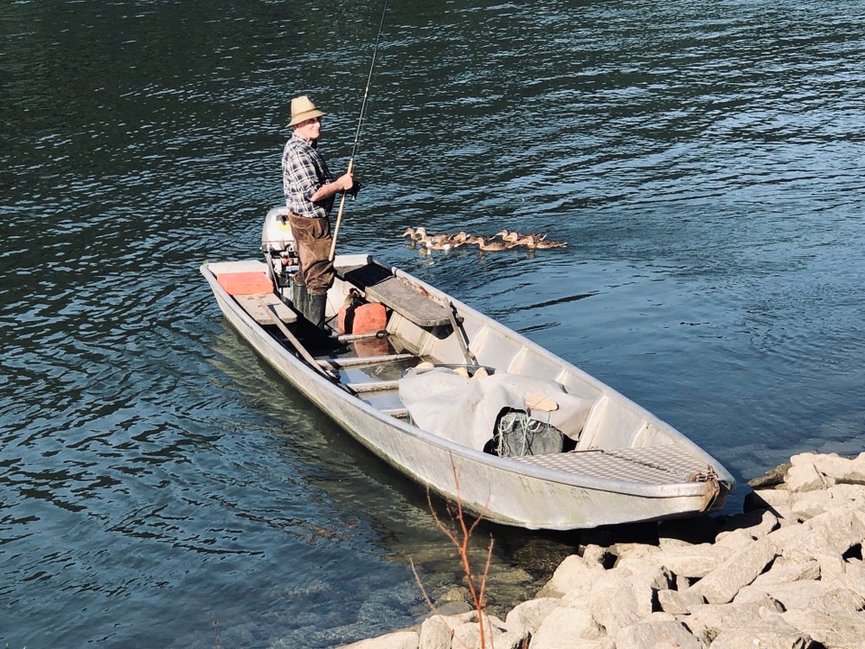 Deutschland - Passau - Angeln in der Donau