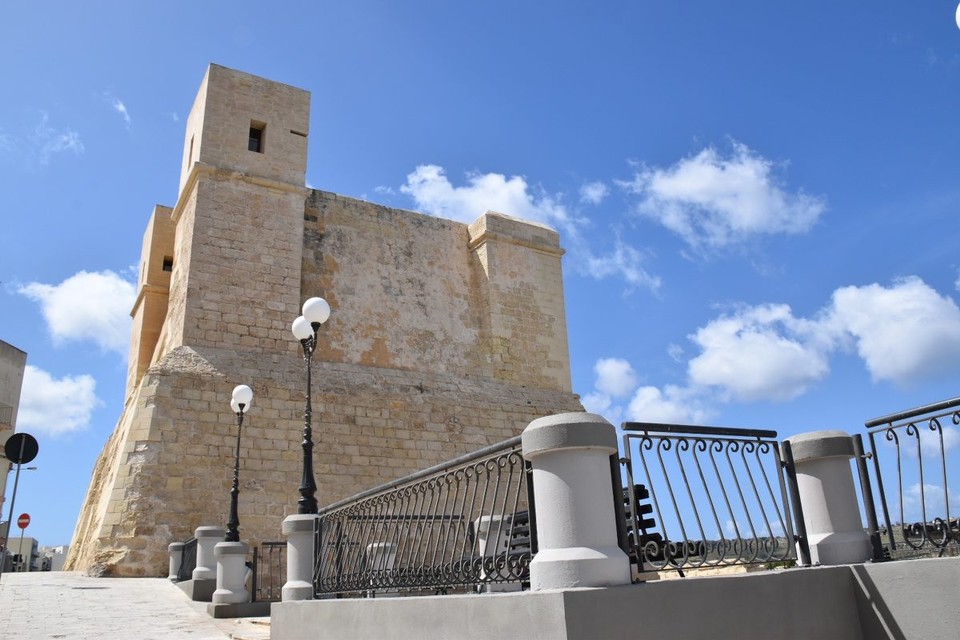 Malta - Ta' Kercem - Den alten restaurierten Wachturm wollten wir eigentlich anschauen, aber er war geschlossen.