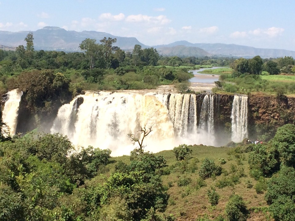 Station 21 -  - Über 50 Meter stürzen die Wassermassen in die Tiefe. Der zweithöchste Wasserfall Afrikas