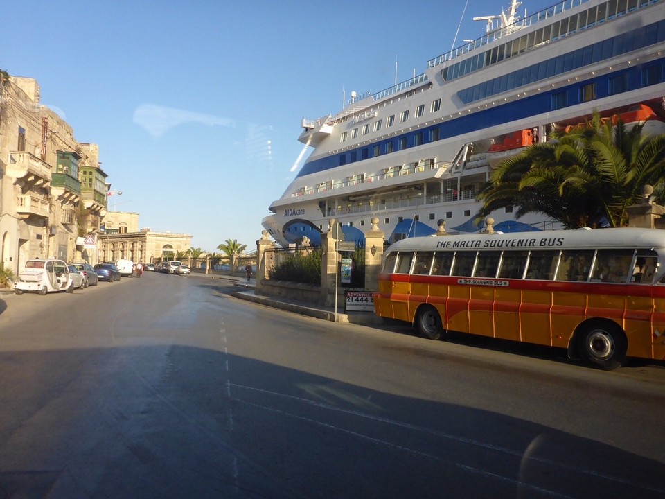 Malta - Valletta - Und so sehen wir vom Balkon auf die Stadt