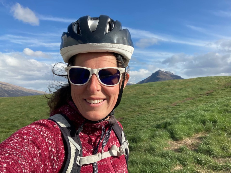 Neuseeland - Queenstown - Auf einer Seite ist blauer Himmel, von der anderen Seite bläst der Wind die Wolken heran
