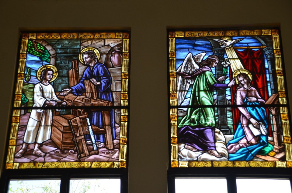 Dominikanische Republik - Puerto Plata - Fensteren an der Kathedral mam Liewe vum Jesus