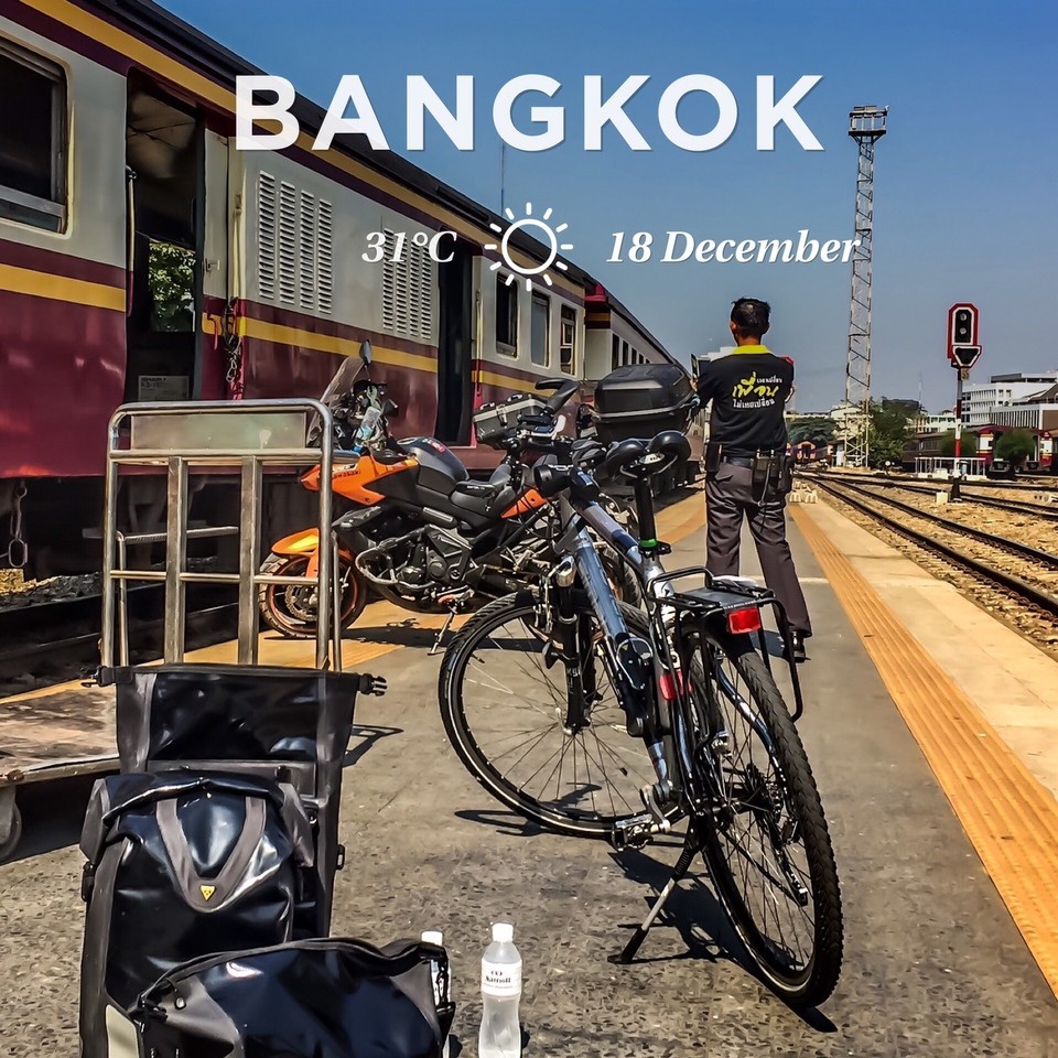  - Bangkok, Hua Lamphong Railway - Alles auf Schiene. Raus aus Bangkok. Das Wetter hat endlich Wiedererkennungswert auf Thailand Niveau. 
Morgen geht es endlich los. 
Auf nach Phetchaburi.