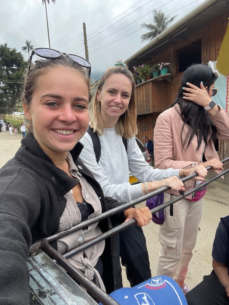 Kolumbien - Ibagué - Stehplätze auf der Jeep-Heimfahrt 🚗 