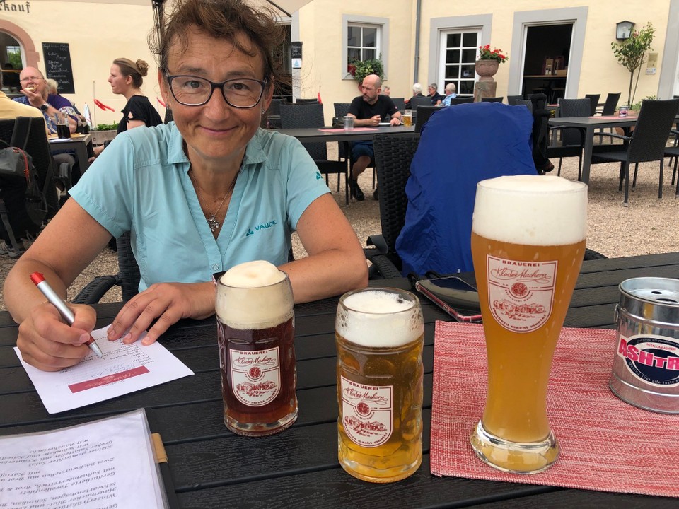 Deutschland - Ürzig - Endlich Mittagsrast im Kloster Machern mit lecker Bieren