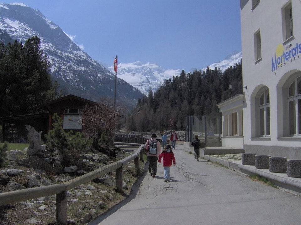 Schweiz - Pontresina/Engadin - Fußweg zum Hotel und der Bahnstation