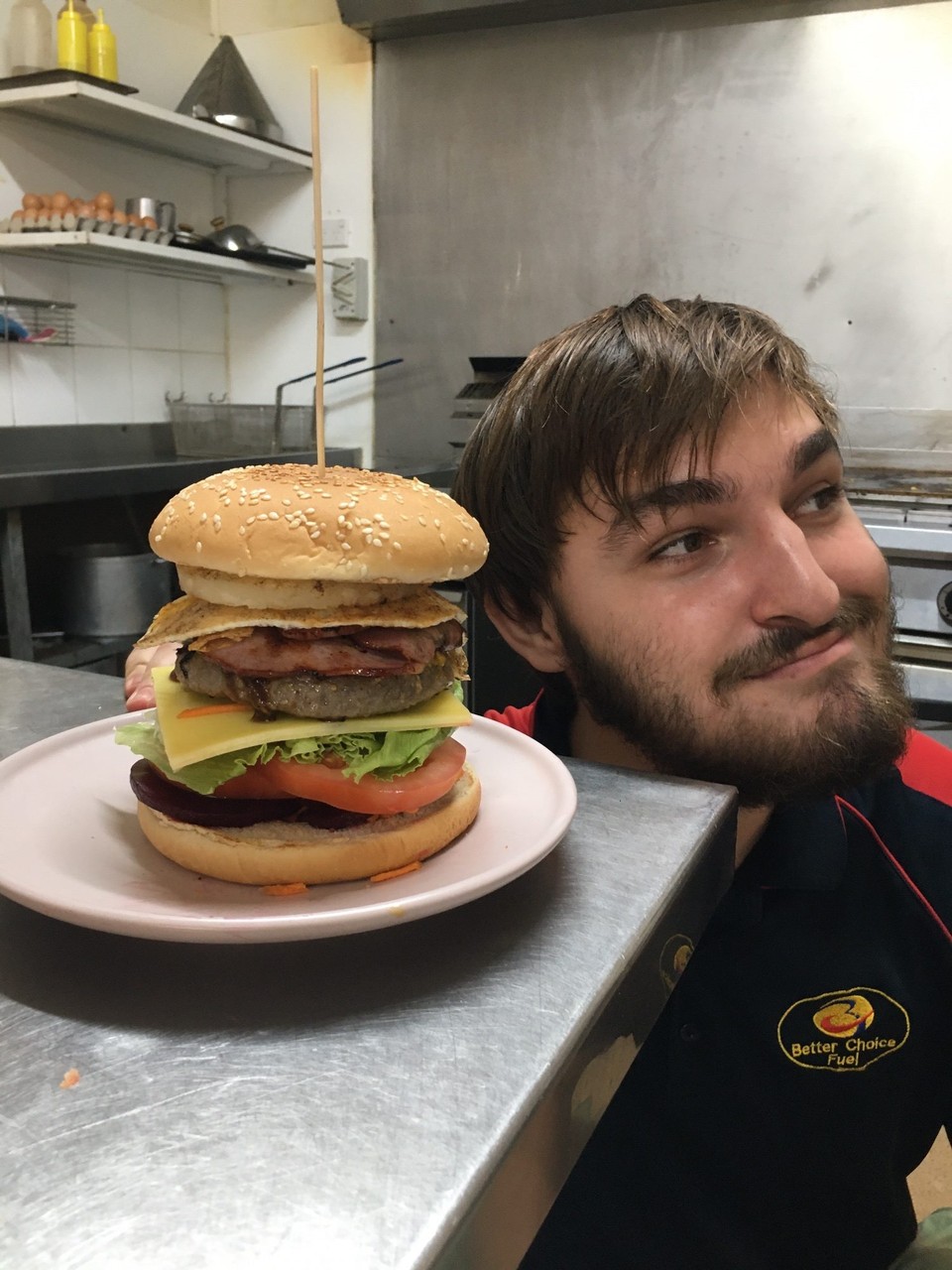 Australien - Minilya - ... und Sammy hat sehr viele Riesenburger gemacht.