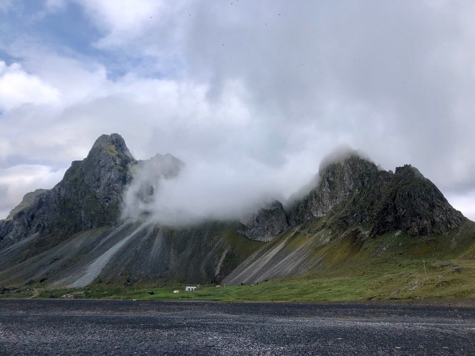 Island - Sveitarfélagið Hornafjörður - Wow! Da kommt der blaue Himmel... und ich bin jetzt schon mehr als zufrieden mit unserer Entscheidung, heute dem Eystrahorn noch einen Besuch abzustatten...