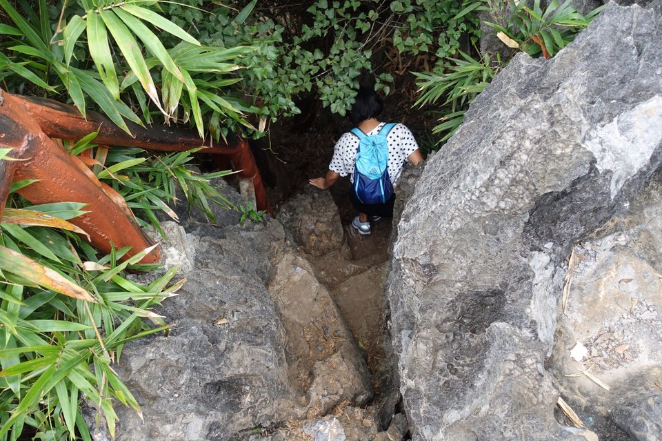Vietnam - Cát Bà Island - Det var en bratt tur for å komme oss opp på toppen. 