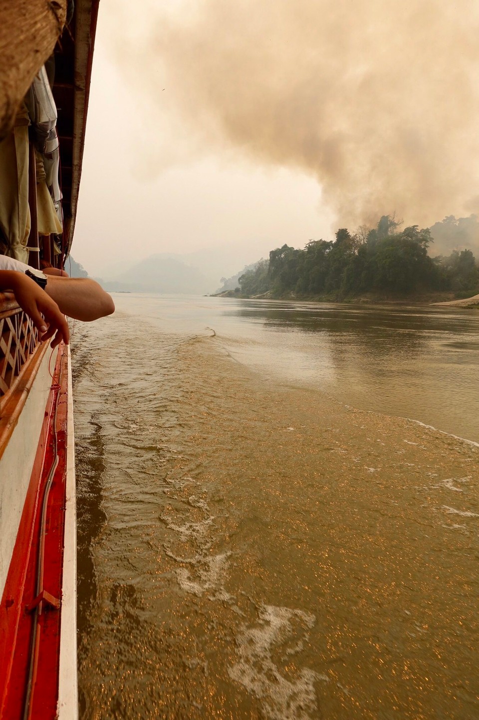 Laos - Luang Prabang - Overalt i Asia brenner de marka for å klargjøre den til å bla så ris. 