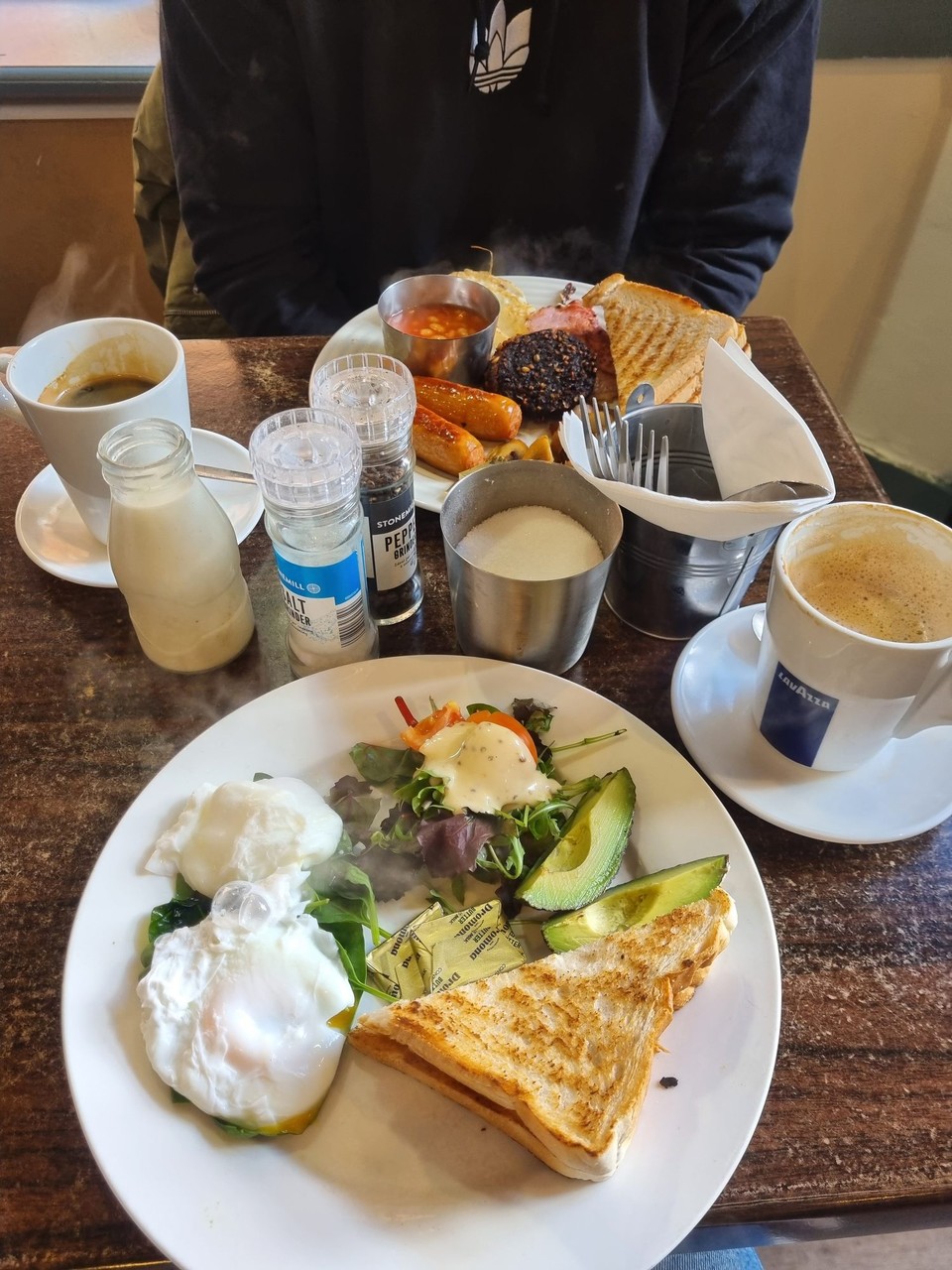 Irland - Cliffs of Moher - Kai hatte ein typisch Irish breakfast. Ich bin bei Avocado, Ei und Toast geblieben😅