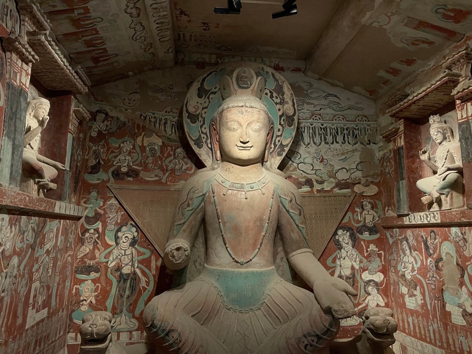 China - Jiuquan - Meditationsrüüm im Felse