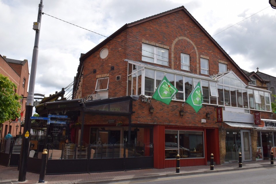 Irland - Limerick - Unser Hotel letzte Nacht, mitten in der Partymeile.