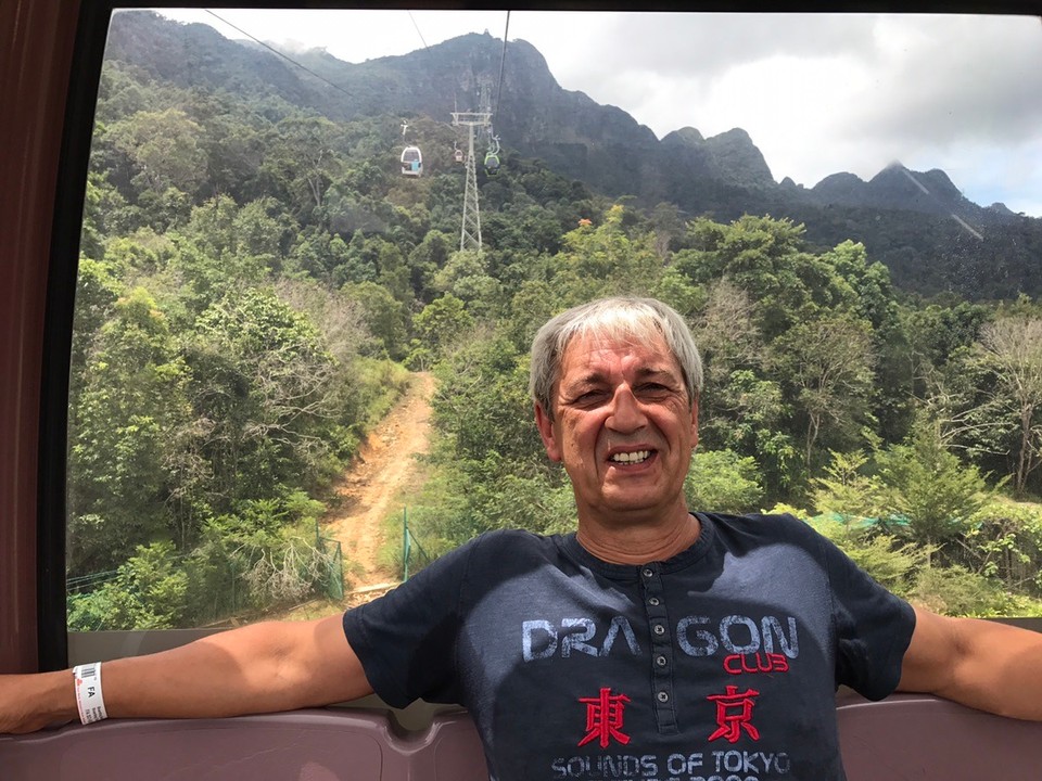 Malaysia - Bohor - 705m in die Höhe, die Cabel Car gehört mit einer Steigung von 42 grad zu den steilsten der Welt