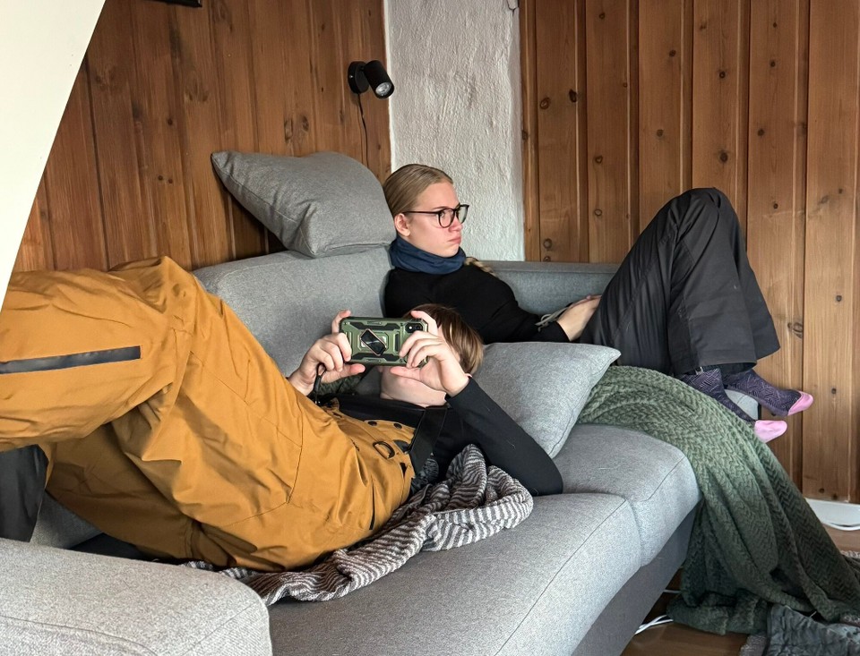 Norwegen - Lillehammer - Warten…. Heute ist der Wind ziemlich stark, die Lifte fahren noch nicht. 