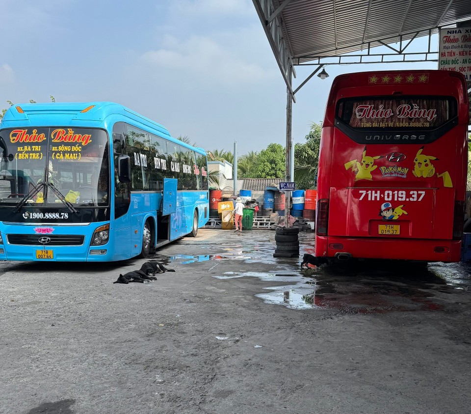 Vietnam - Can Tho - Bus station at Ben Tre
