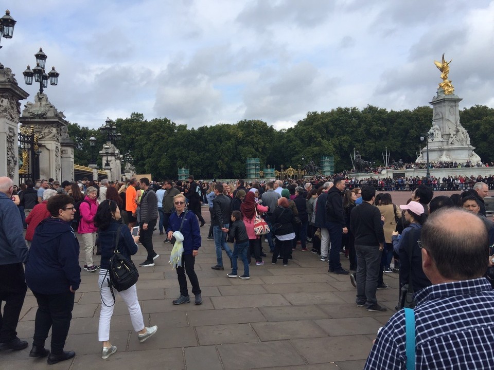  - United Kingdom, London - Watching the changing of the guards at Buckingham Palace, St James Park. 