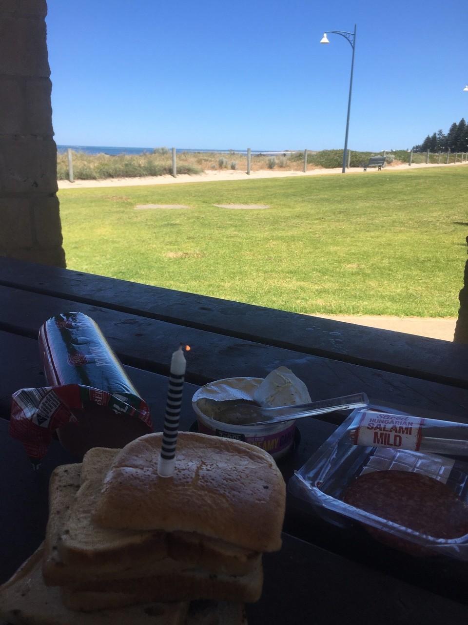 Australien - South Perth - Unser erstes-Advends-Frühstück... mit kleiner Kerze. 