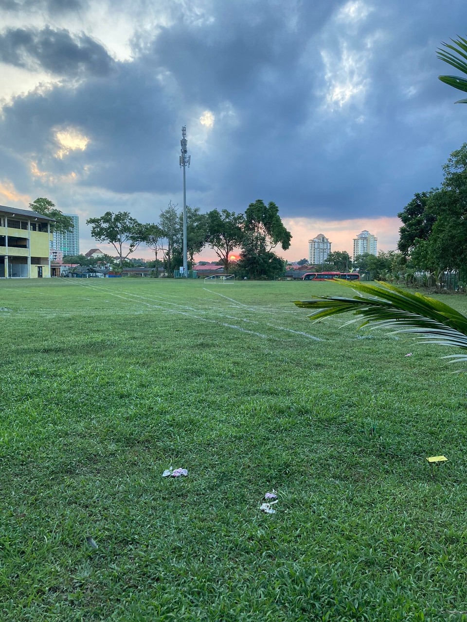 Malaysia - Johor Bahru - Die Sonne heute ein glutroter Feuerball 🤩