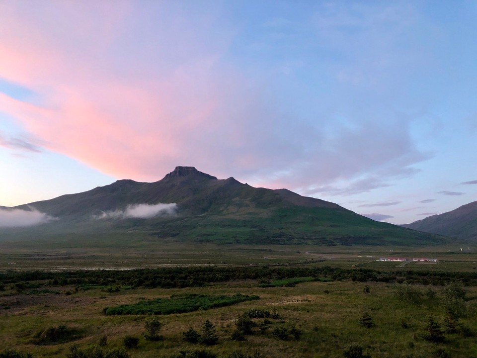 Island - Sveitarfélagið Skagaströnd - Wir klettern noch schnell auf den am Campingplatz liegenden Hügel und schauen uns die Landschaft noch ein wenig von hier oben an...