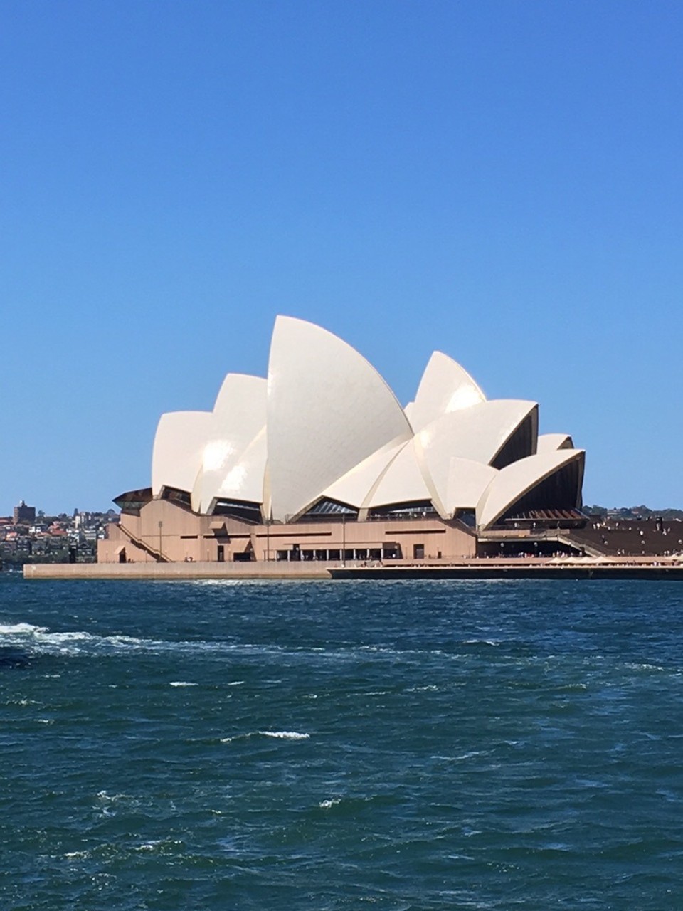 Australien - Sydney - Kurzer Zwischenstopp in Sydney. Zwei Stunden Zeit für vermutlich DAS wichtigste sightseeing....Sydney opera House. Sehr beeindruckend. 