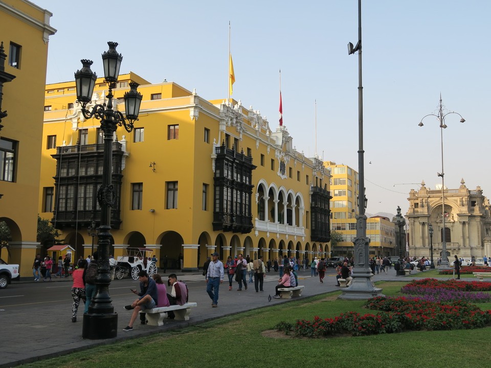 Peru - Lima District - Plaza de armas, place centrale du Lima historique ; les balcons des bâtiments sont classés UNESCO