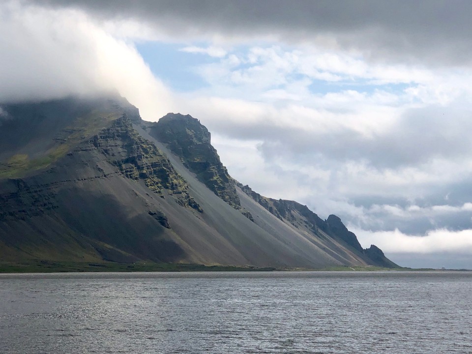 Island - Sveitarfélagið Hornafjörður - Nicht der allerbeste Blick aufs Vestrahorn, aber dafür mein eigener Blick. 🥰 Und auch wunderschön.