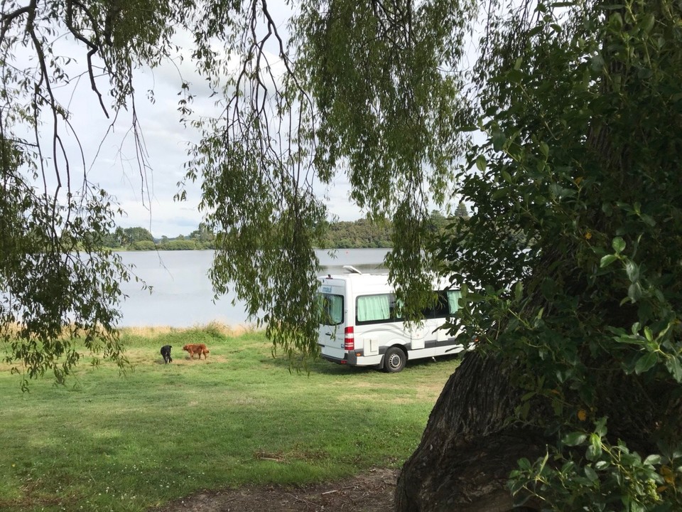 Neuseeland - Waimangu - Stellplatz am See