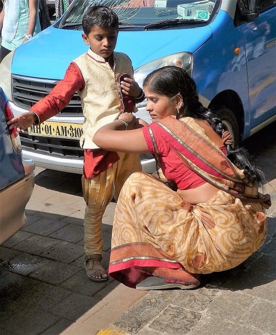  - Indien, Mumbai,  - Sonntagsgewand