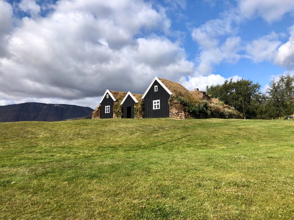 Island - Hólar - Noch eine andere Perspektive auf das schöne Torfhaus...