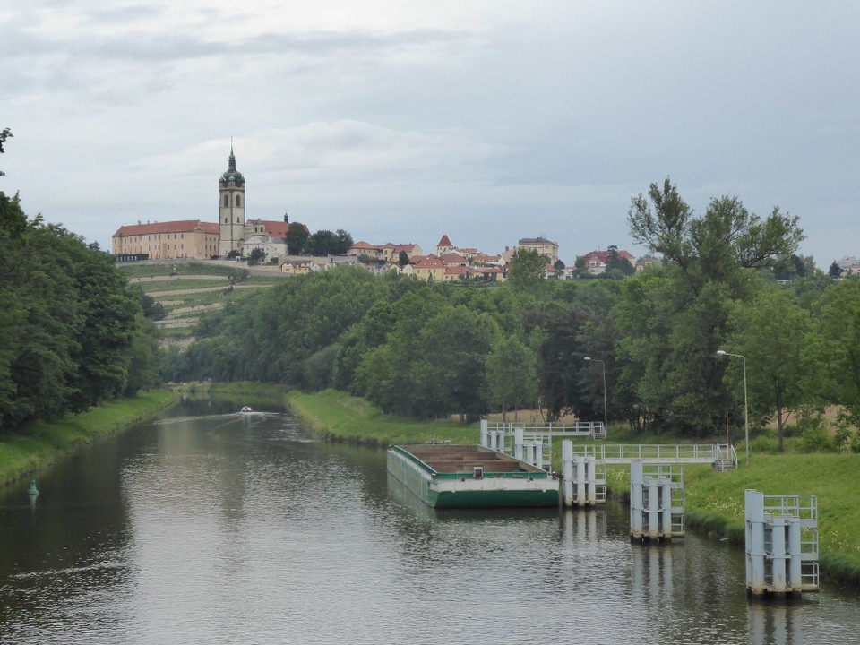 Tschechien - Prag - Dadurch hatte ich aber noch mal einen wundervollen Blick auf das schöne Melnik. Wie gesagt, keine Moldau, nur ein Kanal. Es dauerte noch eine Weile,....