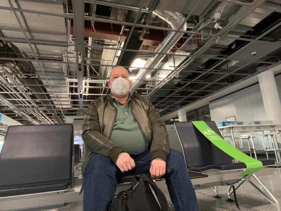 Deutschland - Frankfurt am Main - Hier sitze ich am Gate B7 und warte auf den Condorflug nach Teneriffa Süd mit Zwischenstop in Funchal