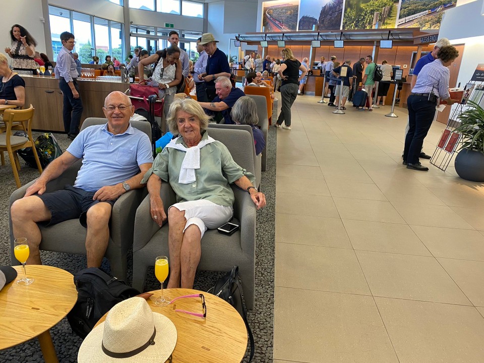 Station 57 -  - Im Warteraum im Parkland Bahnhof in Adelaide zum Depart mit dem Ghan nach Alice Springs 
