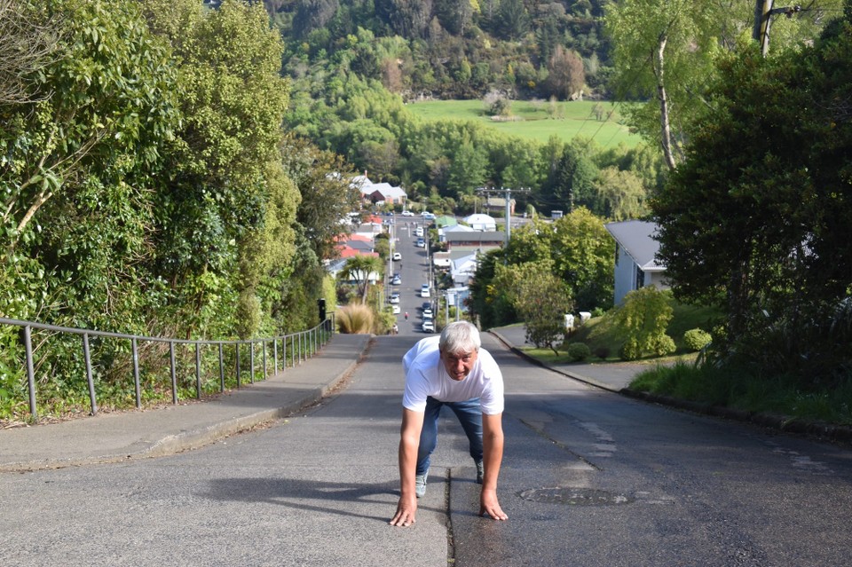 Neuseeland - Kyeburn - Die maximale Steigung der knapp 350 Meter langen Straße beträgt 1:2,86.