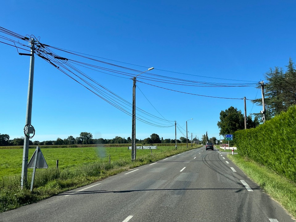 Frankreich - Urt - Leitungen, Leitungen, Leitungen