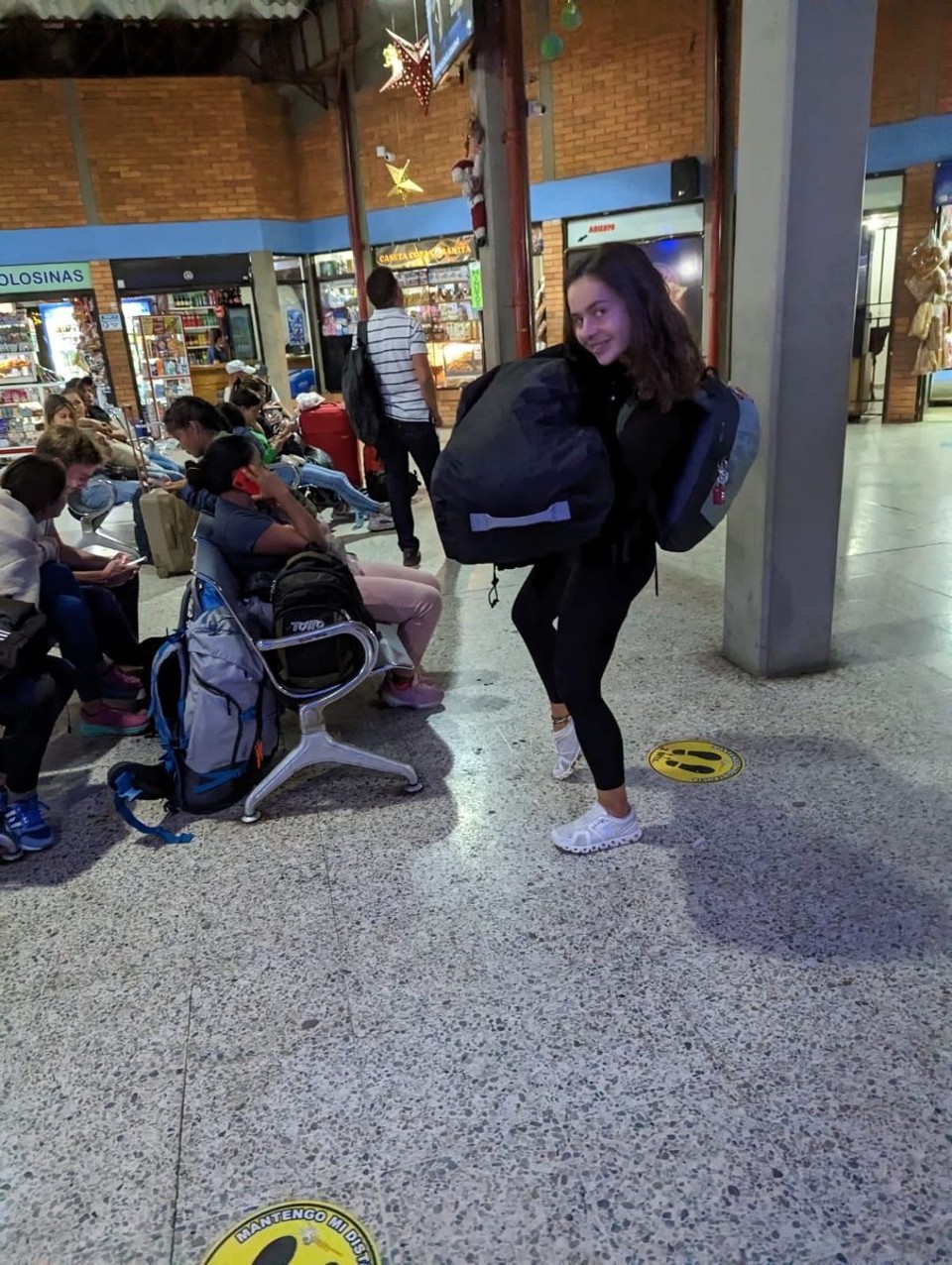 Kolumbien - San Gil - Anschließend ging es dann zum Nachtbus - 13 Stunden warten auf uns 😴 🚌 