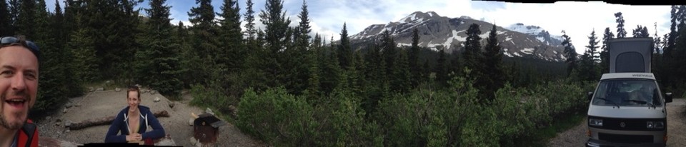 Canada - Icefield Campground - Geweldige campeerplek met uitzicht op de Athabasca Glacier en een waterval om de hoek.