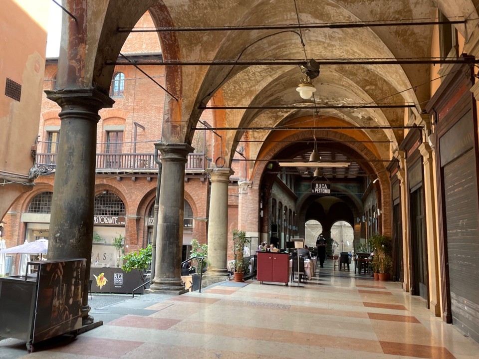 Italien - Bologna - Breite Bögen ….