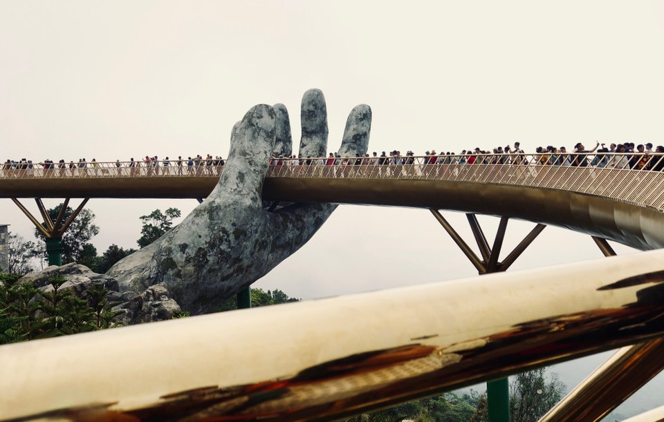 Vietnam - Hội An - Golden bridge
