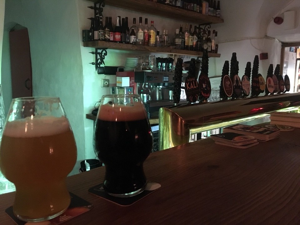 Estland - Tallinn - Die lokale Biertradition ist weit über Estland hinaus bekannt. Vor allen Dingen Tobi ist hier wieder aufgeblüht, da er sein geliebtes Ale in das er sich in England verguckt hat, wieder kosten konnte. 
