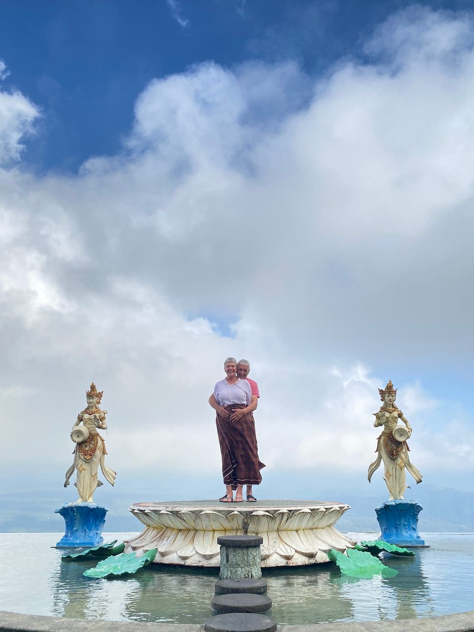 Indonesien - Karangasem - Aber das mit dem Wettergott haben wir dann schnell geregelt.
Zum Glück zog der Himmel auf und die Sonne kam hinter den Wolken vor.
